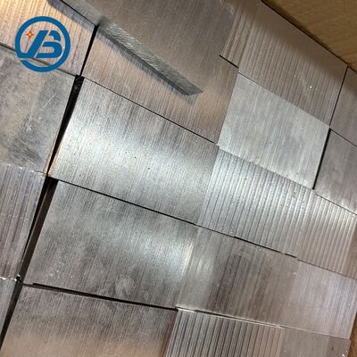 Ekspansi termal 25 X 10-6 K Magnesium Sheet Metal Perak ditingkatkan untuk komponen otomotif dan elektronik aerospace